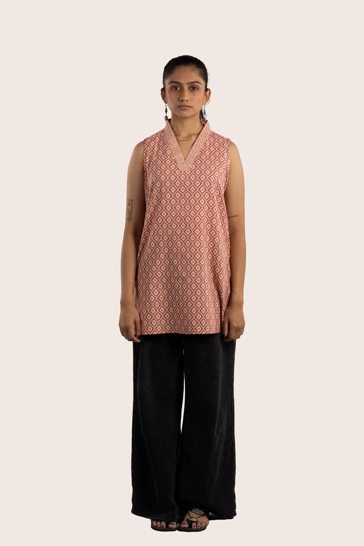 Stencil Sleeveless Kurti