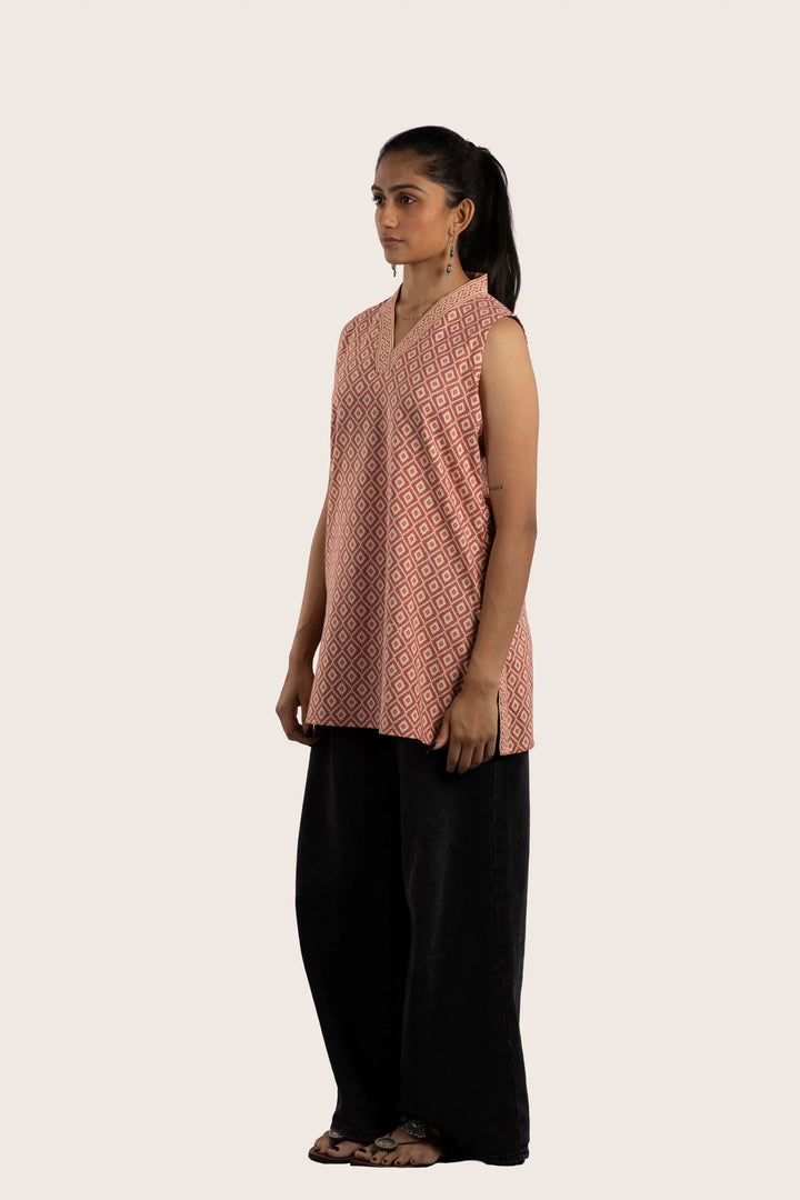 Stencil Sleeveless Kurti