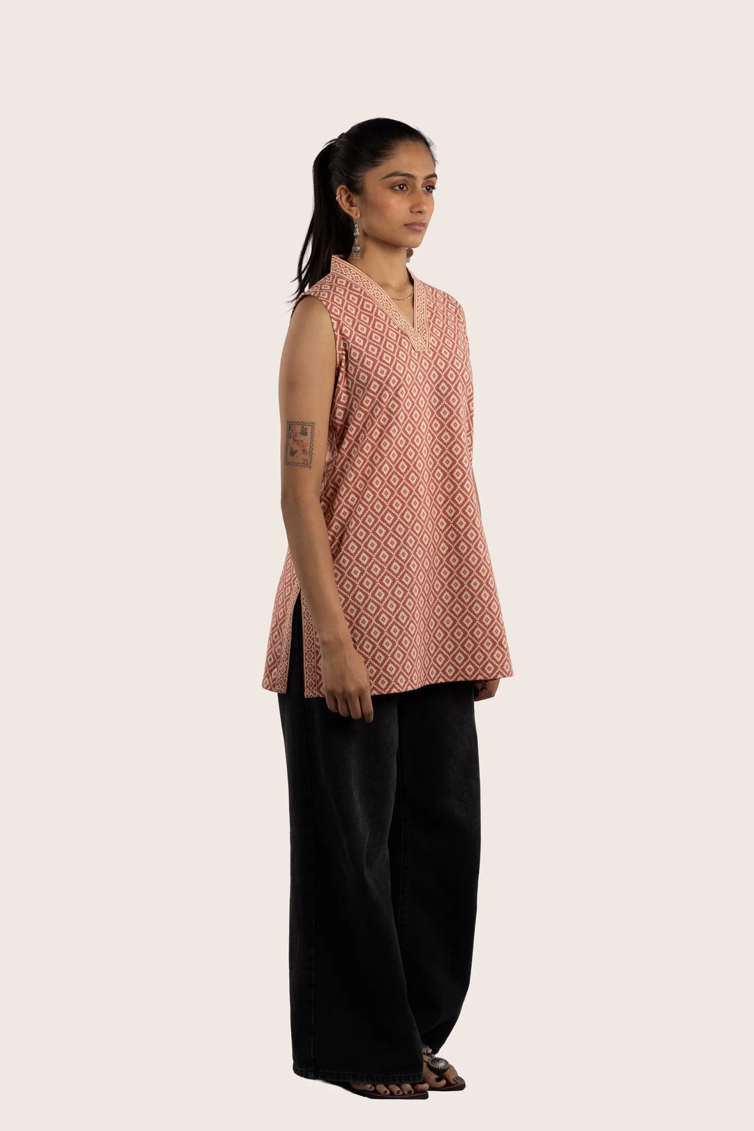 Stencil Sleeveless Kurti