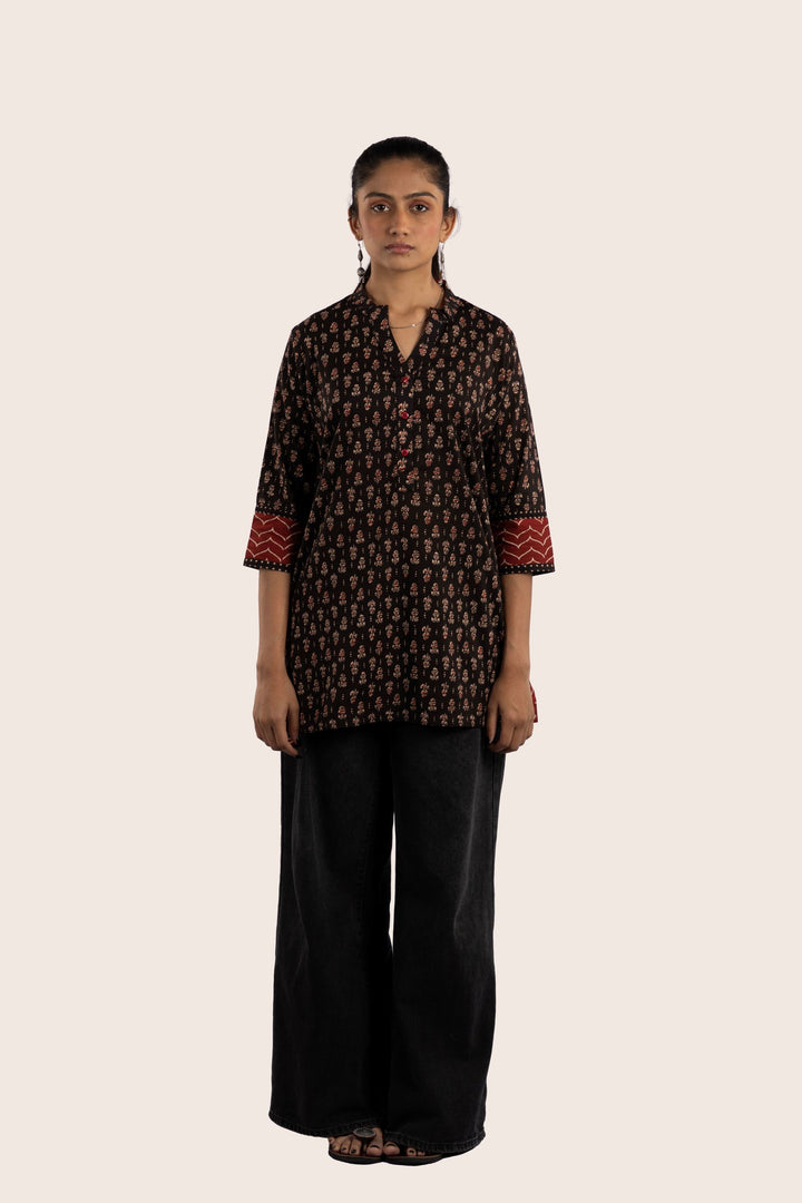 Verse black short kurti front view 