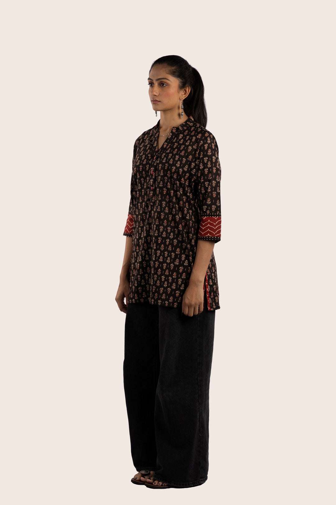 Verse black short kurti left view