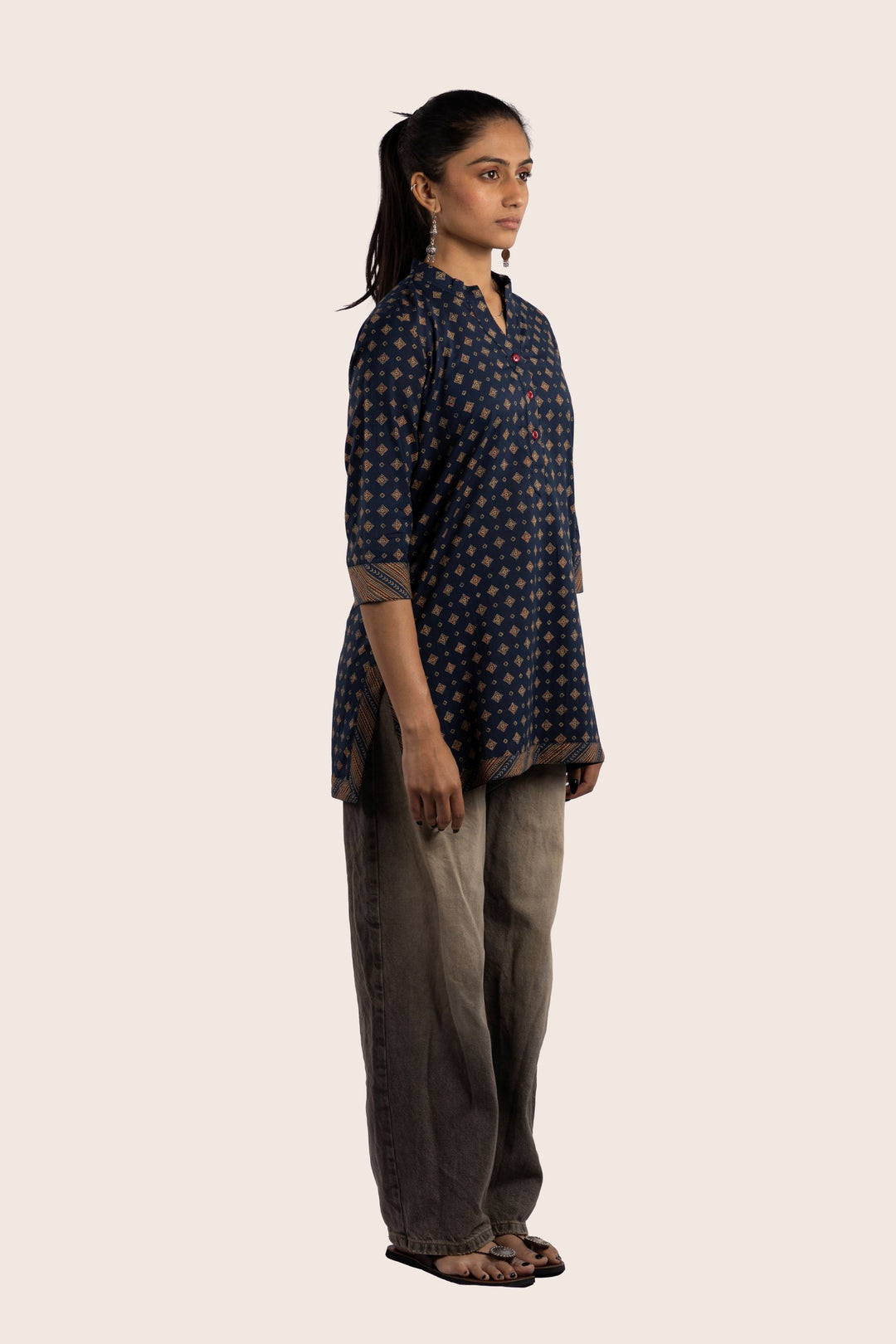 Verse indiago short kurti right side view
