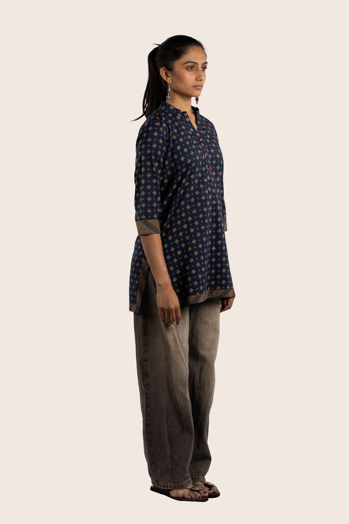 Verse indiago short kurti right side view