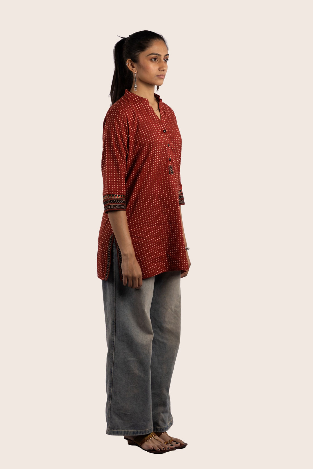 Verse short kurti right side view